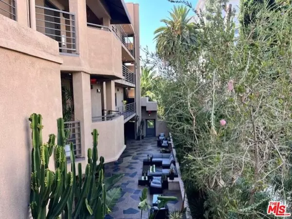 Los Angeles, CA 90028,6543 Franklin Avenue