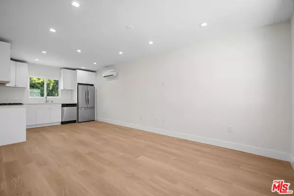 Los Angeles, CA 90049,420 S Sepulveda Boulevard #21