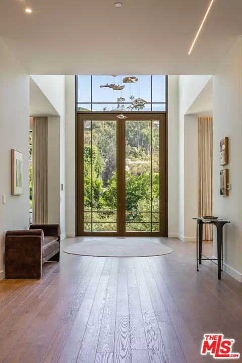 Los Angeles, CA 90069,1395 N Doheny Drive