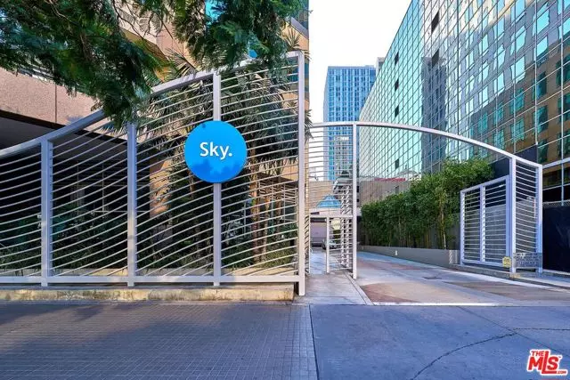 801 S Grand Avenue #1503, Los Angeles, CA 90017