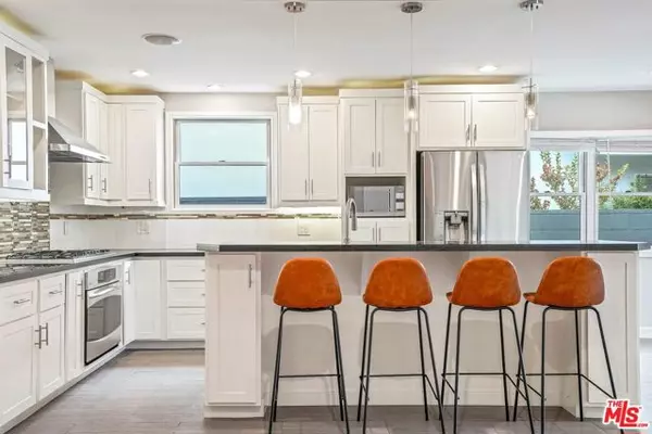 Van Nuys (los Angeles), CA 91401,6134 Longridge Avenue