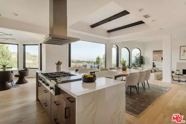 Beverly Hills, CA 90210,1648 Summitridge Drive