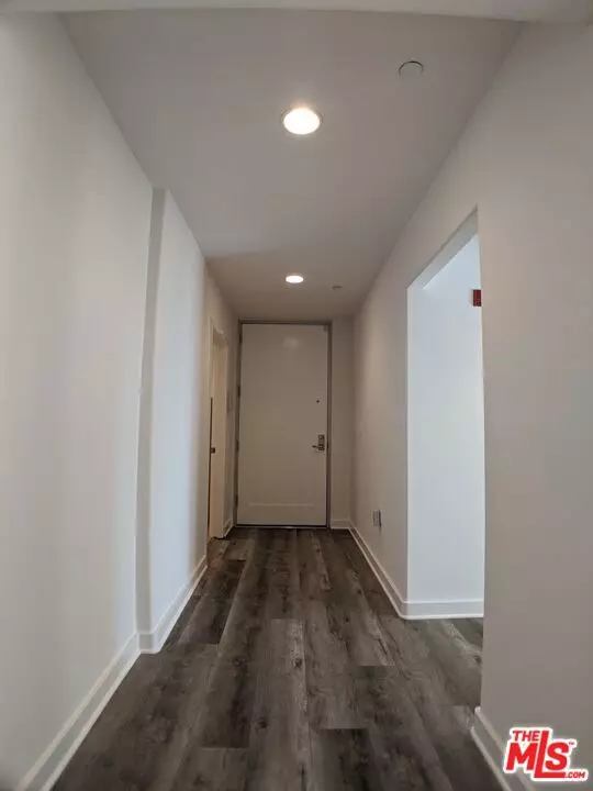 Encino (los Angeles), CA 91316,5143 White Oak Avenue #401