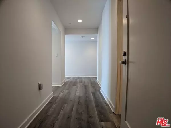 Encino (los Angeles), CA 91316,5143 White Oak Avenue #401