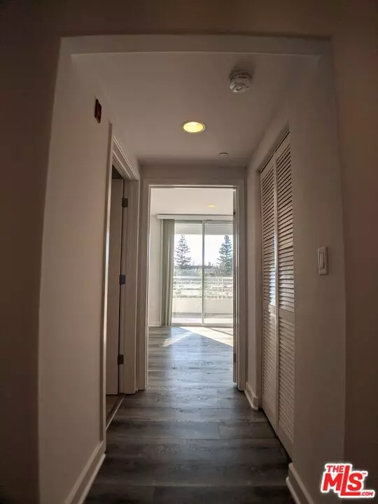 Encino (los Angeles), CA 91316,5143 White Oak Avenue #401