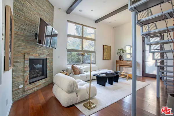 Los Angeles, CA 90068,2465 N Gower Street