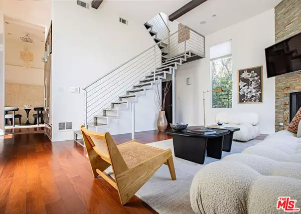 Los Angeles, CA 90068,2465 N Gower Street