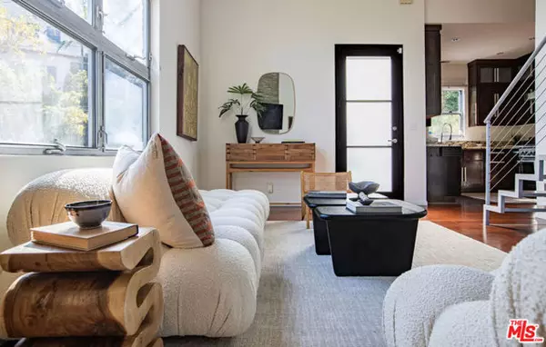 Los Angeles, CA 90068,2465 N Gower Street