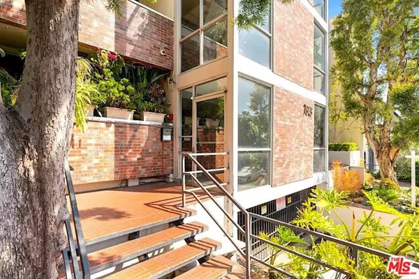 Los Angeles, CA 90046,7949 Selma Avenue #12