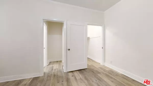 Los Angeles, CA 90006,1117 S Westlake Avenue #105