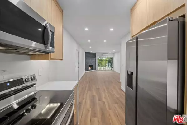 Los Angeles, CA 90068,2449 N Beachwood Drive #13