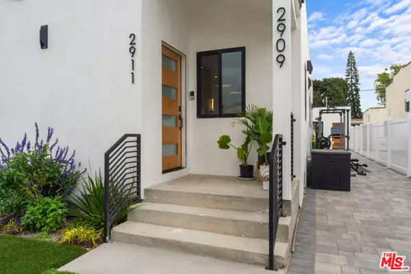 Los Angeles, CA 90016,2911 S Rimpau Boulevard #1