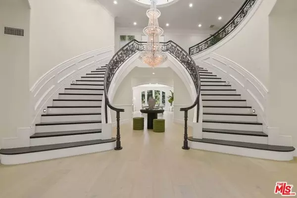 Los Angeles, CA 90049,11730 Stonehenge Lane