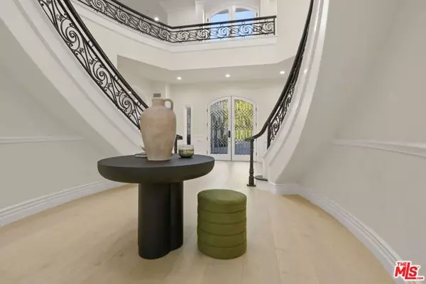 Los Angeles, CA 90049,11730 Stonehenge Lane