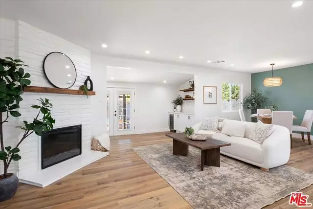 7045 Varna Avenue, North Hollywood (los Angeles), CA 91605