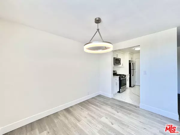 Beverly Hills, CA 90212,468 S Roxbury Drive #303