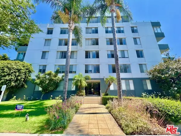 Beverly Hills, CA 90212,468 S Roxbury Drive #303
