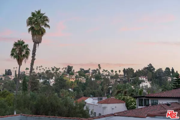 Los Angeles, CA 90068,6911 Camrose Drive