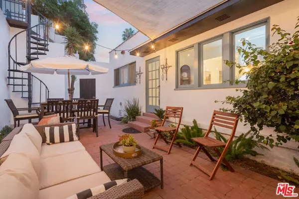 Los Angeles, CA 90068,6911 Camrose Drive