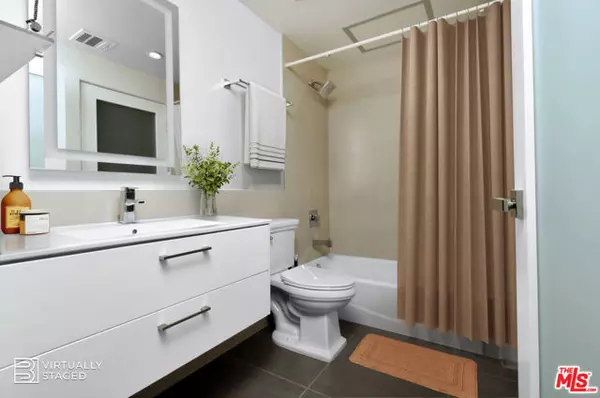 Los Angeles, CA 90015,939 S Broadway #1006