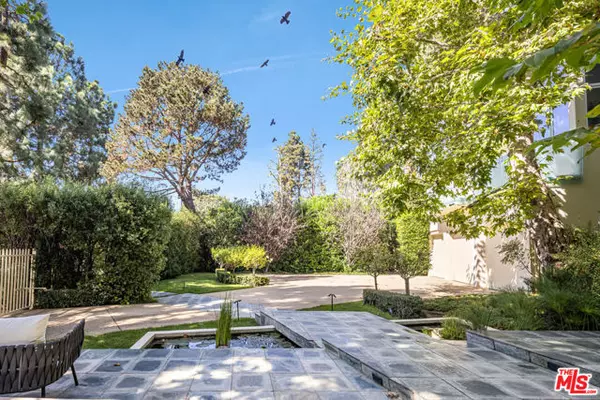 Los Angeles, CA 90049,222 Avondale Avenue