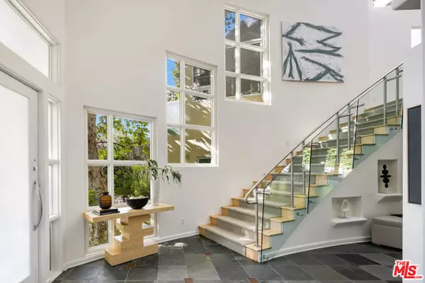 Los Angeles, CA 90049,222 Avondale Avenue