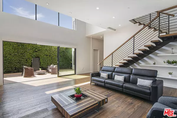 Los Angeles, CA 90004,362 N Norton Avenue