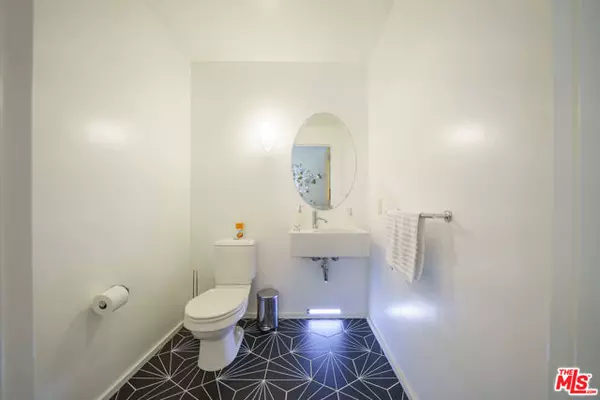 Los Angeles, CA 90015,1111 S Grand Avenue #716