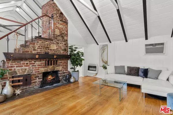 North Hollywood (los Angeles), CA 91602,11525 Moorpark Street