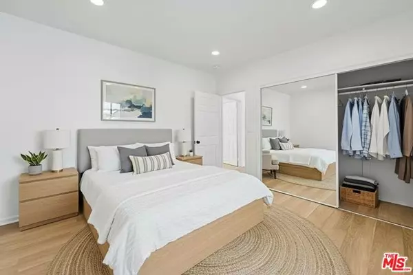 Los Angeles, CA 91406,17226 Vanowen Street