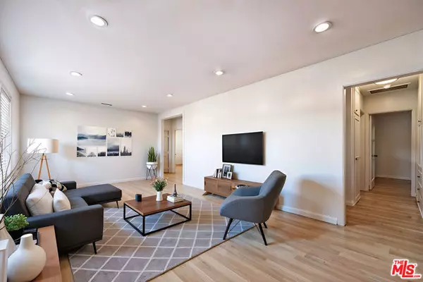 Los Angeles, CA 91406,17226 Vanowen Street