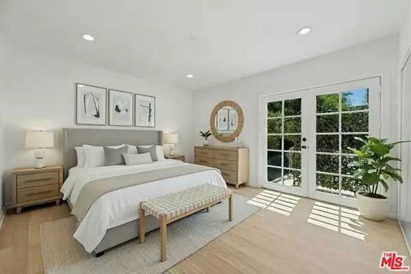 Los Angeles, CA 91406,17226 Vanowen Street