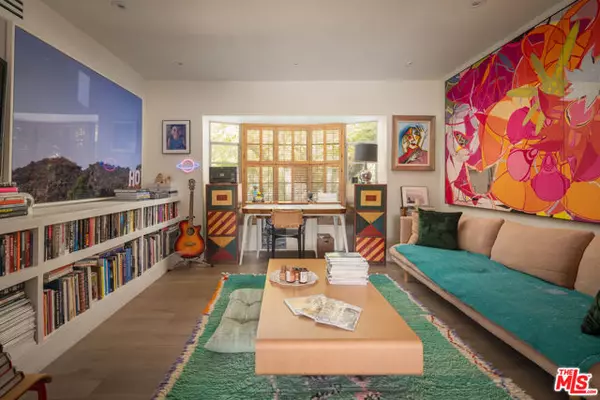 Los Angeles, CA 90049,391 N Saltair Avenue