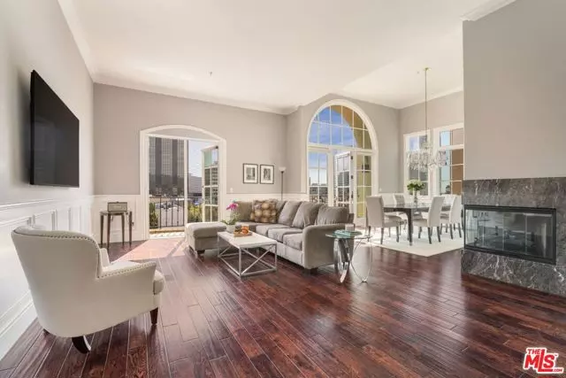 Los Angeles, CA 90049,11500 San Vicente Boulevard #522