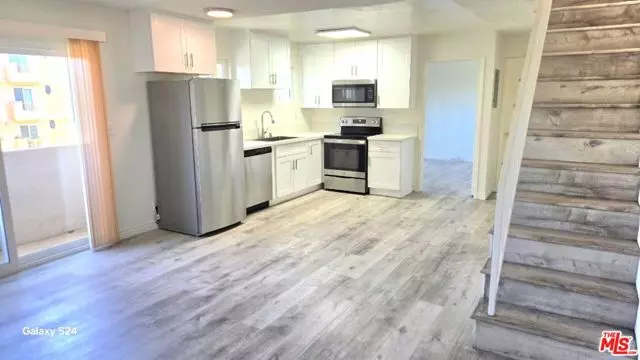 140 N Berendo Street #9, Los Angeles, CA 90004