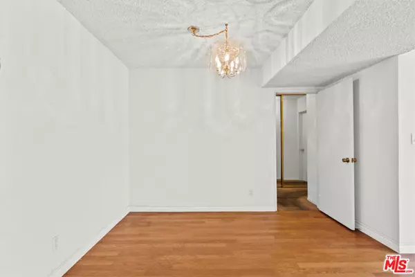 Tarzana (los Angeles), CA 91356,18307 Burbank Boulevard #223