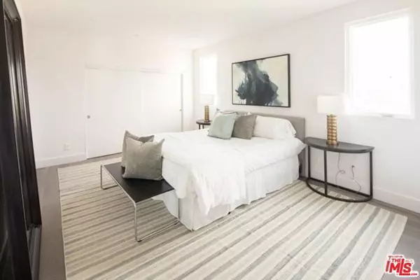 Los Angeles, CA 90038,935 N Hudson #401