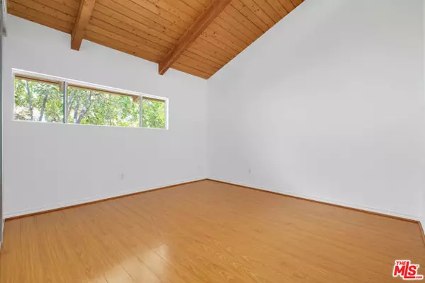 Tarzana (los Angeles), CA 91356,18350 Hatteras Street #253