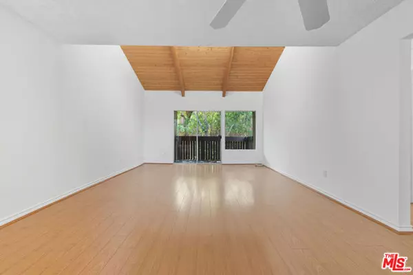 Tarzana (los Angeles), CA 91356,18350 Hatteras Street #253