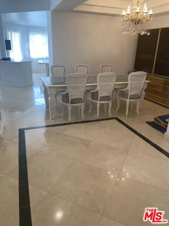 Los Angeles, CA 90048,435 Arnaz Drive #201