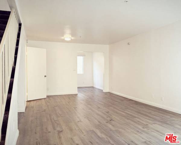 Van Nuys (los Angeles), CA 91406,16037 Vanowen Street #103