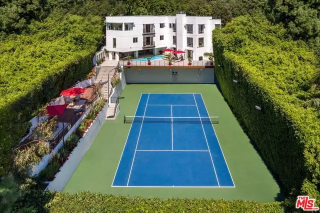 9240 Warbler Way, Los Angeles, CA 90069