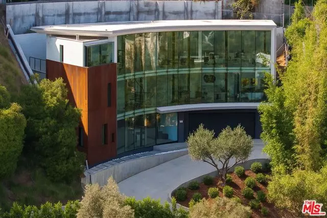 9277 Thrush Way, Los Angeles, CA 90069