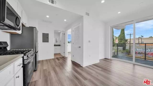667 N Wilton Place #205, Los Angeles, CA 90004