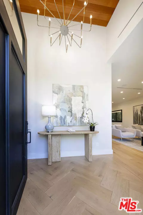 Los Angeles, CA 90048,123 S Kilkea Drive