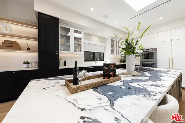 Los Angeles, CA 90048,123 S Kilkea Drive