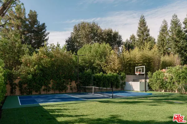 Woodland Hills (los Angeles), CA 91367,23236 Hatteras Street