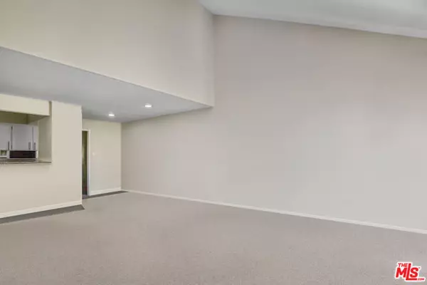 23401 Park Sorrento #30, Calabasas, CA 91302