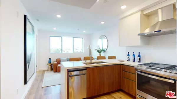 Los Angeles, CA 90035,1143 Glenville Drive #502