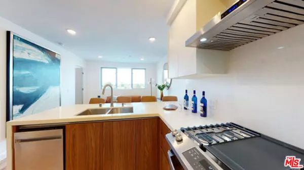 Los Angeles, CA 90035,1143 Glenville Drive #502